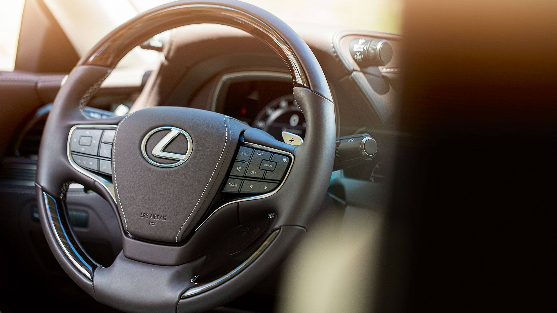 Susipažinkite su Lexus interjero išskirtine įranga ir nepriekaištinga apdaila