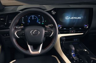 Į Lietuvą atvyko naujasis „Lexus NX“: siūlomos net dvi hibrido versijos