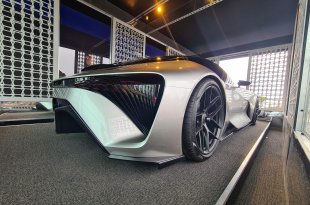 LEXUS ĮNEŠ ELEKTRIZUOTO JAUDULIO Į „GOODWOOD“ GREIČIO FESTIVALĮ