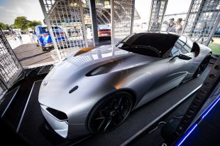 LEXUS ĮNEŠ ELEKTRIZUOTO JAUDULIO Į „GOODWOOD“ GREIČIO FESTIVALĮ