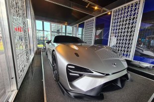 LEXUS ĮNEŠ ELEKTRIZUOTO JAUDULIO Į „GOODWOOD“ GREIČIO FESTIVALĮ