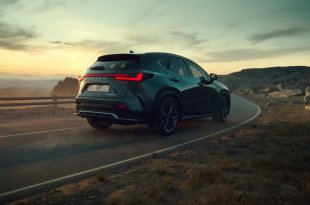 GIRDĖTI, TAI – TIKĖTI: VISIŠKAI NAUJAS „LEXUS NX” PRISTATATOMAS KARTU SU DONNA SUMMER DAINA, KAD KLAUSANTIS JAUSTUMĖTE DAUGIAU