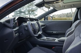 Lexus pristatė viso pasaulio rinkoms skirtą naujos kartos elektromobilį – RZ 450e