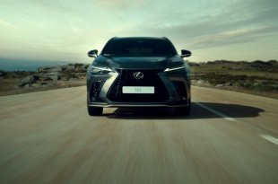 GIRDĖTI, TAI – TIKĖTI: VISIŠKAI NAUJAS „LEXUS NX” PRISTATATOMAS KARTU SU DONNA SUMMER DAINA, KAD KLAUSANTIS JAUSTUMĖTE DAUGIAU