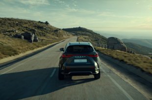 GIRDĖTI, TAI – TIKĖTI: VISIŠKAI NAUJAS „LEXUS NX” PRISTATATOMAS KARTU SU DONNA SUMMER DAINA, KAD KLAUSANTIS JAUSTUMĖTE DAUGIAU