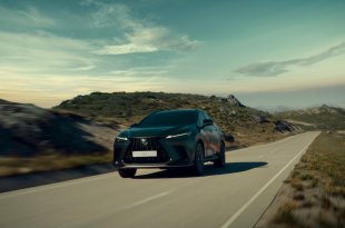 GIRDĖTI, TAI – TIKĖTI: VISIŠKAI NAUJAS „LEXUS NX” PRISTATATOMAS KARTU SU DONNA SUMMER DAINA, KAD KLAUSANTIS JAUSTUMĖTE DAUGIAU