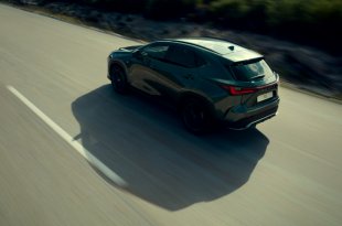 GIRDĖTI, TAI – TIKĖTI: VISIŠKAI NAUJAS „LEXUS NX” PRISTATATOMAS KARTU SU DONNA SUMMER DAINA, KAD KLAUSANTIS JAUSTUMĖTE DAUGIAU