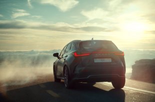 GIRDĖTI, TAI – TIKĖTI: VISIŠKAI NAUJAS „LEXUS NX” PRISTATATOMAS KARTU SU DONNA SUMMER DAINA, KAD KLAUSANTIS JAUSTUMĖTE DAUGIAU