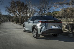 „Lexus RZ“ elektromobiliui skirtas aukščiausias „Euro NCAP“ saugumo įvertinimas