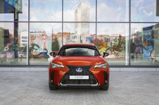 PASKELBTI NAUJI „LEXUS UX 250H“ STILIAUS PATOBULINIMAI