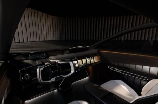 „Lexus” siekia tapti vien elektra varomų prabangių automobilių prekės ženklu