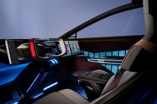 „Lexus” siekia tapti vien elektra varomų prabangių automobilių prekės ženklu