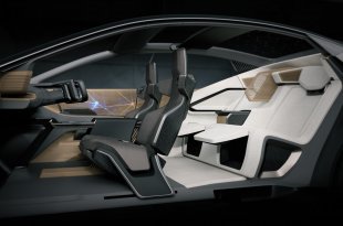 „Lexus” siekia tapti vien elektra varomų prabangių automobilių prekės ženklu