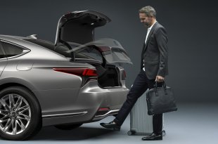 Atnaujintas „Lexus“ flagmanas LS 500h jau greitai atvyks į Baltijos šalis