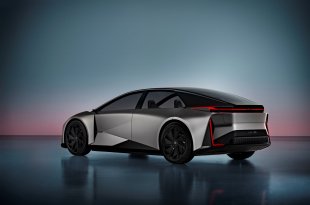 „Lexus” siekia tapti vien elektra varomų prabangių automobilių prekės ženklu