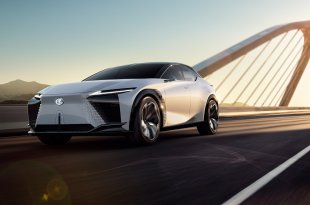 „Lexus“ ir Karališkasis menų koledžas kuria prabangų ateities judėjimą