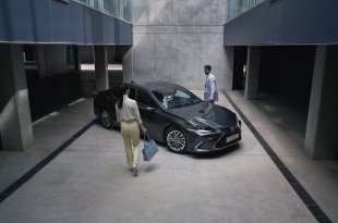Naujasis „Lexus ES 300h“ Lietuvos kelius pasieks ateinantį mėnesį