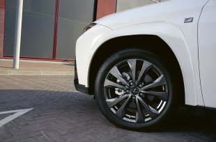 PASKELBTI NAUJI „LEXUS UX 250H“ STILIAUS PATOBULINIMAI