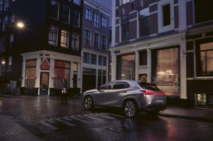 PASKELBTI NAUJI „LEXUS UX 250H“ STILIAUS PATOBULINIMAI