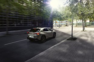 „Lexus“ pristato visureigį „UX Sport“