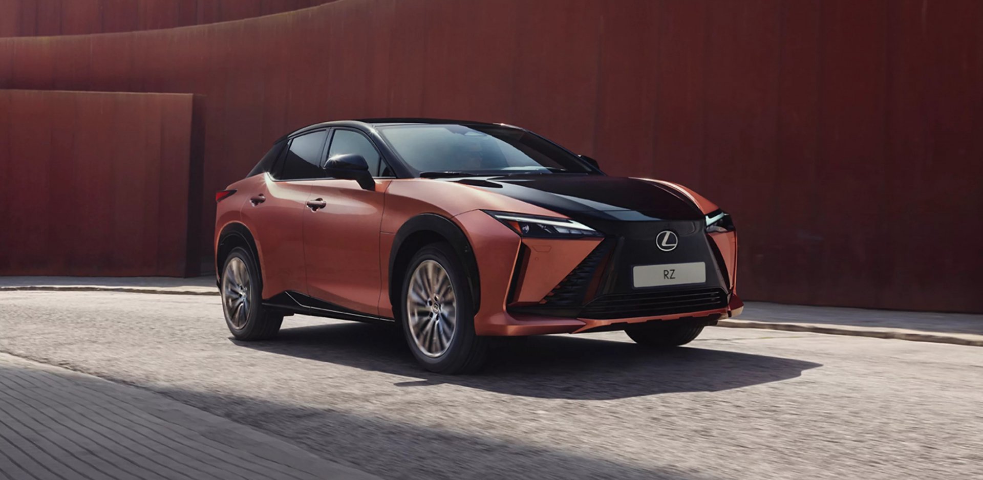 Visiškai elektrinis Lexus RZ