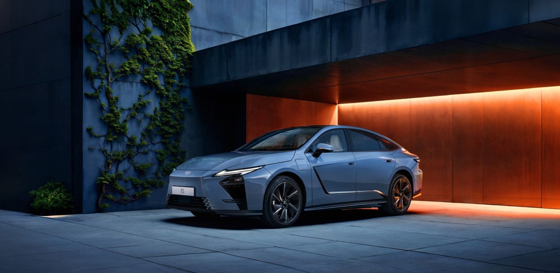 VISIŠKAI NAUJAS LEXUS ES