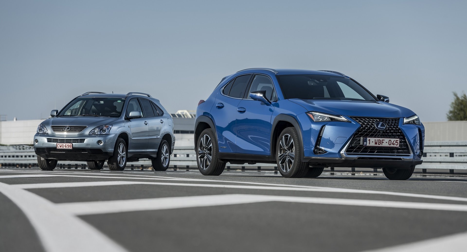 Hibridinis „Lexus“ visureigis „UX 250h” seka pionieriaus „RX 400h“ pėdomis