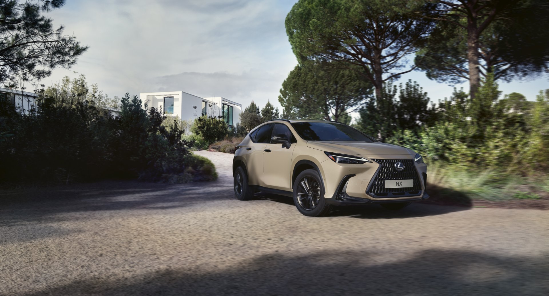 Pristatoma naujoji „Lexus NX” komplektacija „OVERTRAIL”