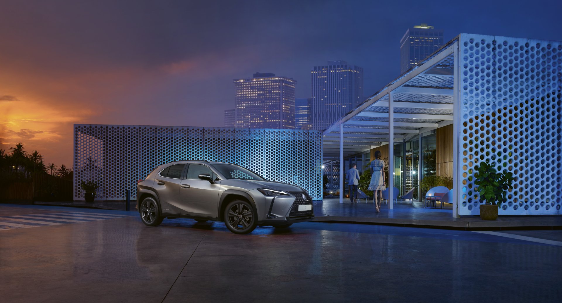 „Lexus“ pristato visureigį „UX Sport“
