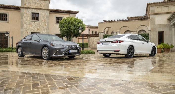 Naujasis „Lexus ES 300h“ Lietuvos kelius pasieks ateinantį mėnesį