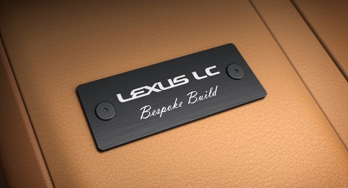 Aviacijos įkvėptas galinis aptakas ir kiti dinaminiai patobulinimai naujajame 2022 m. „Lexus LC“