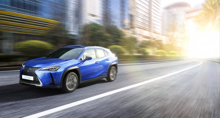 Pirmasis visiškai elektrinis „Lexus UX 300e“ atvyksta į Lietuvą