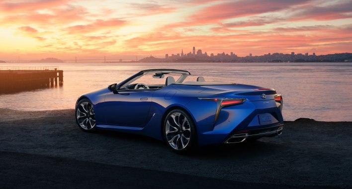 „LEXUS LC” KABRIOLETAS: MAKSIMALAUS GROŽIO UŽTIKRINIMAS DIZAINE