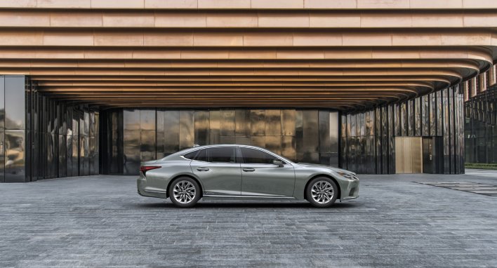 Atnaujintas „Lexus“ flagmanas LS 500h jau greitai atvyks į Baltijos šalis