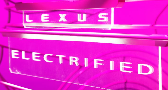 „LEXUS“ PRISTATO MENINĘ INSTALIACIJĄ „ON/“ „DESIGN MIAMI/ 2021“ PARODOJE