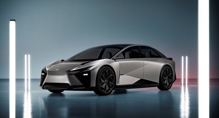 „Lexus” siekia tapti vien elektra varomų prabangių automobilių prekės ženklu