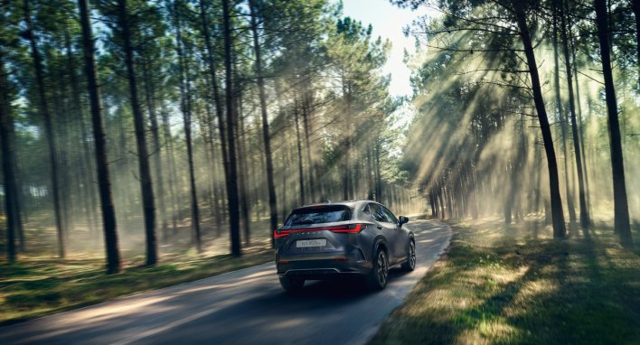 „LEXUS“ SU NAUJOJO „NX“ ATĖJIMU IŠ ESMĖS KEIČIA MODELIŲ PLĖTROS FILOSOFIJĄ