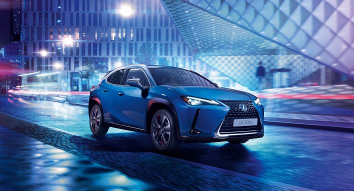 1.7 milijono savaime įsikraunančių hibridinių automobilių padėjo sukurti pirmąjį visiškai elektrinį „Lexus“: UX 300e