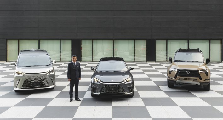 2023 M. JAPONIJOS MOBILUMO PARODOJE "LEXUS" PRISTATYS NAUJOS KARTOS KONCEPCINĮ ELEKTROMOBILĮ SU AKUMULIATORIUMI